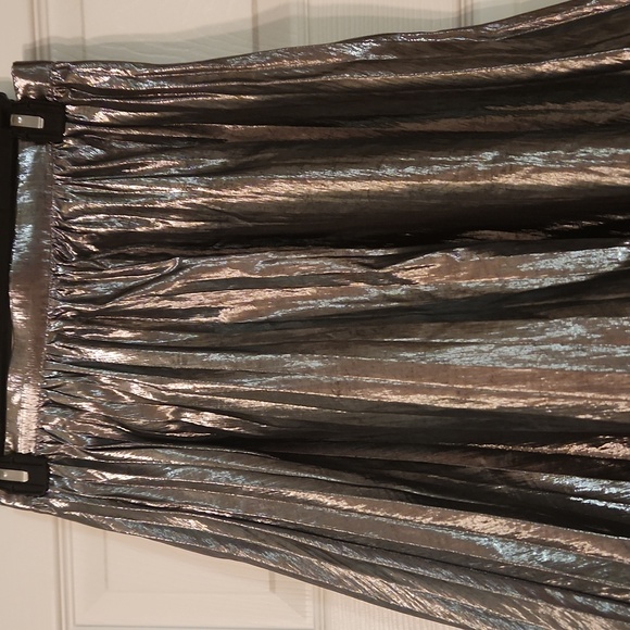 Metallic pleated skirt - Picture 3 of 4